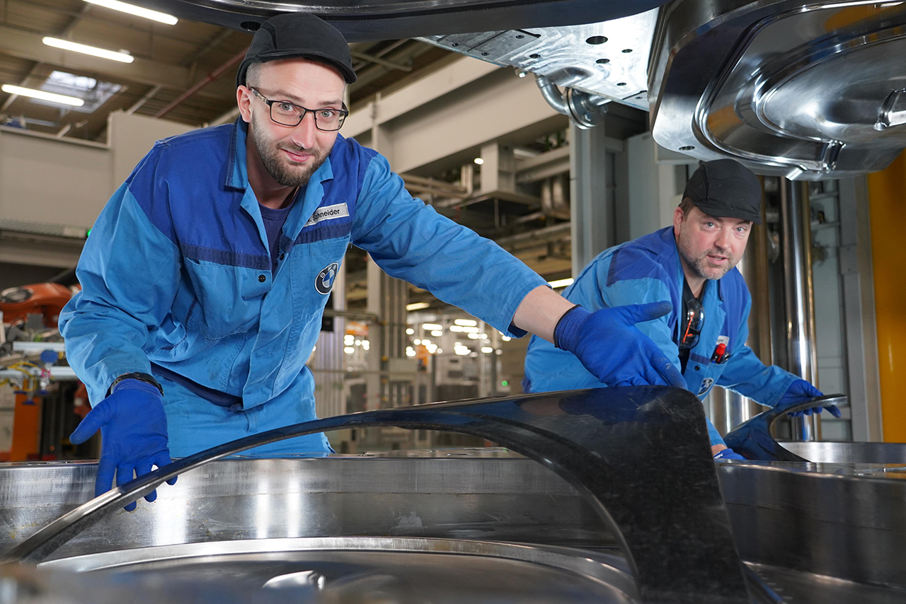 Branchenauszeichnung: BMW Group Werk Landshut gewinnt erneut „JEC Europe Innovation Award“